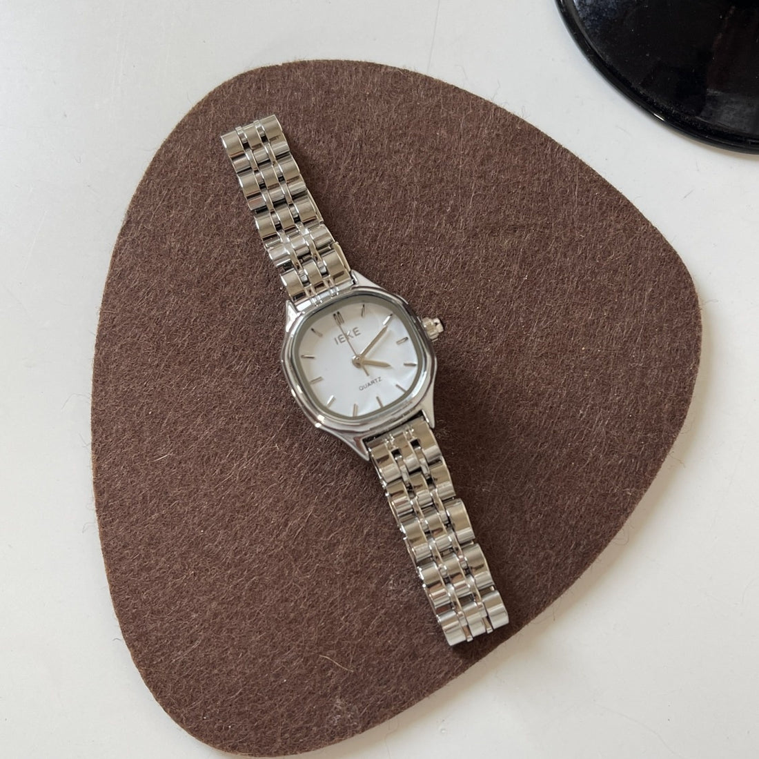 Simple Versatile Fashion Retro Summer Women's Watch - Body Bliss Essentials