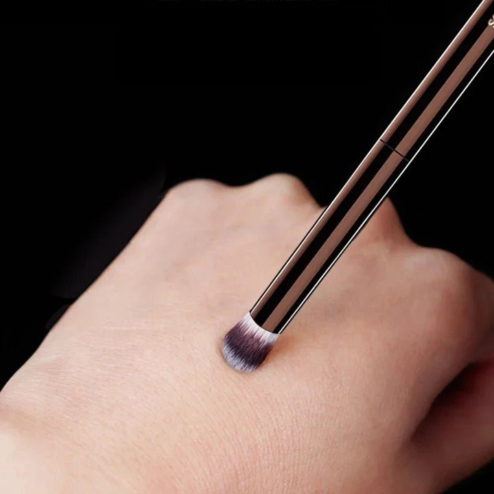Hourglass Makeup Brush - No.9 Soft Fiber Hair Blending Eyeshadow Brush - Body Bliss Essentials